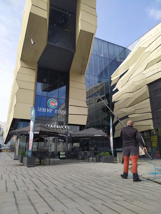 Mycie kostki brukowej, mycie elewacji, mycie okien