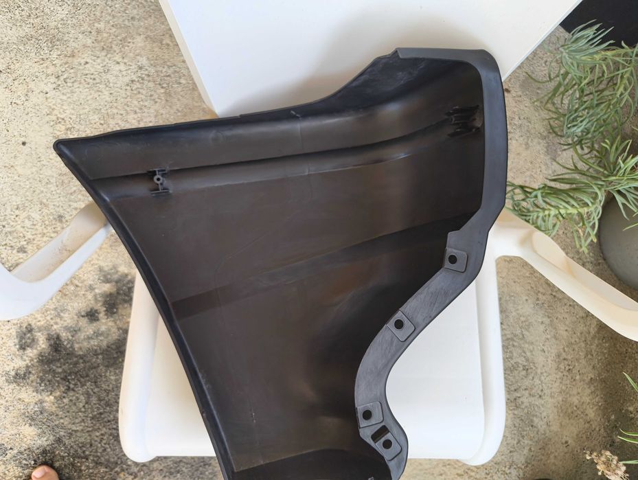 Canto / Ponteira Para-Choques Traseiro Direito Land Rover Discovery 3 / 4 (LR013411) NOVO