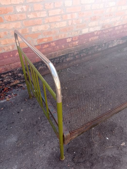 Кровать металева