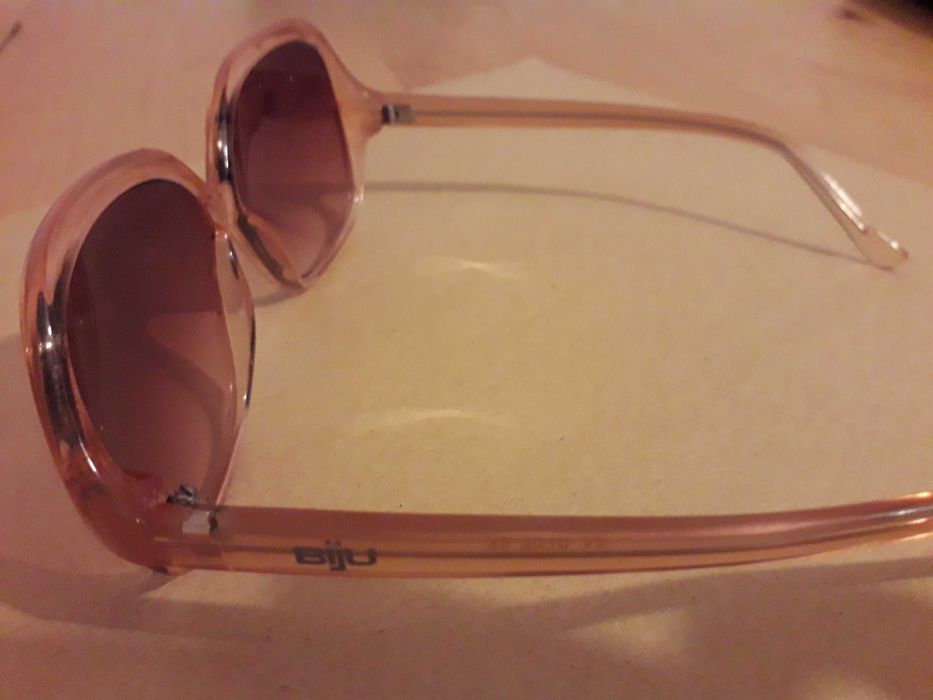 Óculos de sol com linhas da década de 1970