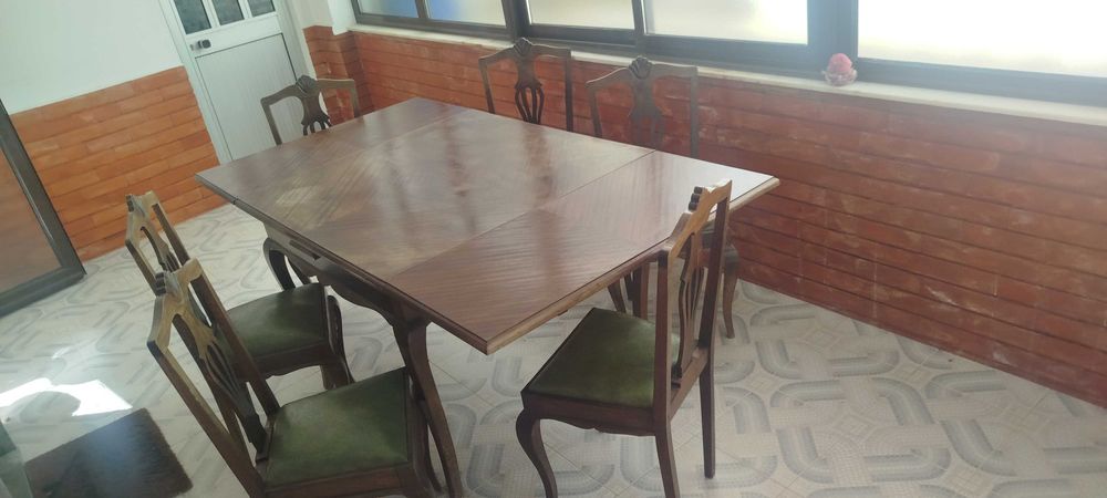 Mesa de Jantar Extensível em Madeira Maciça + 6 Cadeiras