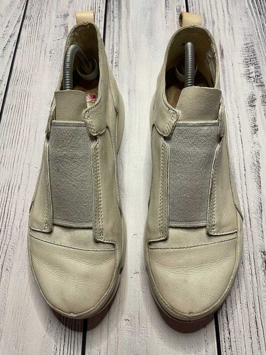 Женские кожаные мокасины Clarks