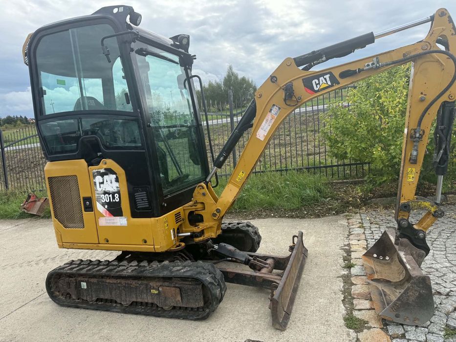 Caterpillar Minikoparka CAT 301.8, Bobcat E-19, Jcb 19C-1, BOBCAT E19  Minikoparka CAT 301.8 /Bobcat E-19  ,salon PL JCB 8018. JCB 19c-1