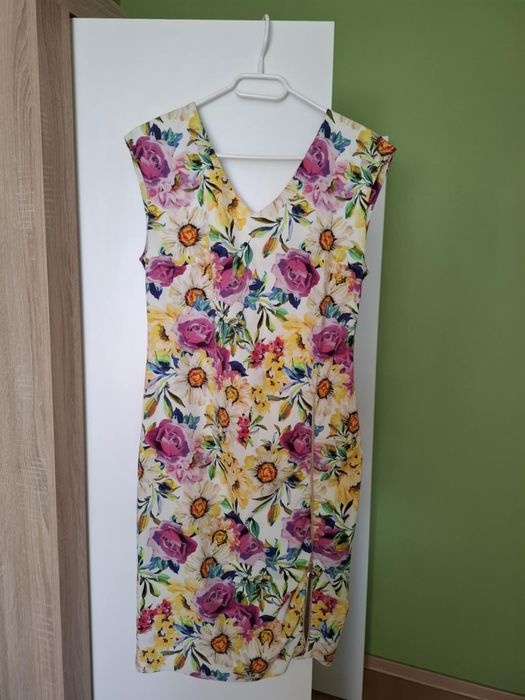 Elegancka imprezowa prosta sukienka w kwiaty, kolorowa łączka S kmx