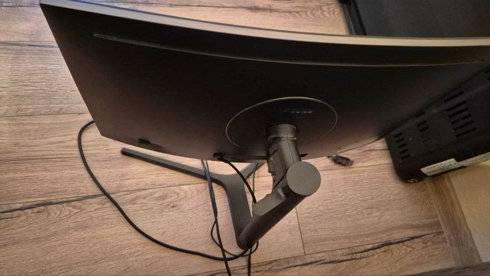Monitor QLED Samsung 24 cale 1ms 144 Hz Zakrzywiony