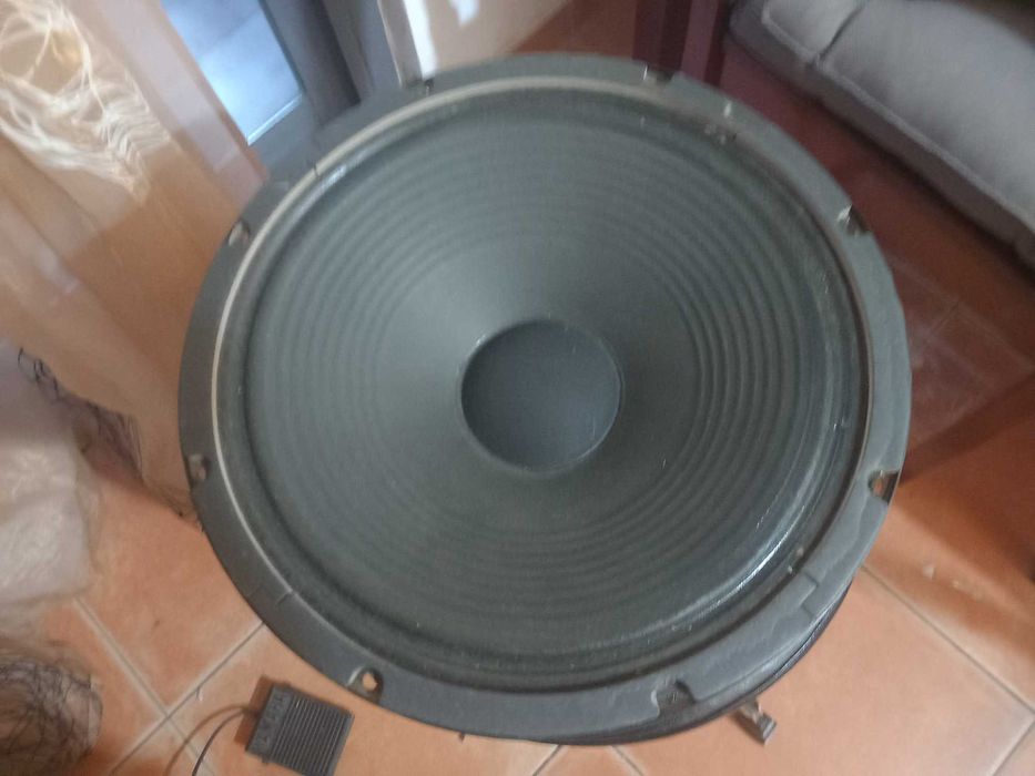 Altifalantes para amplificador de guitarra...