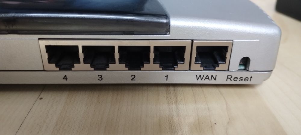 EDIMAX BR-6104K Router