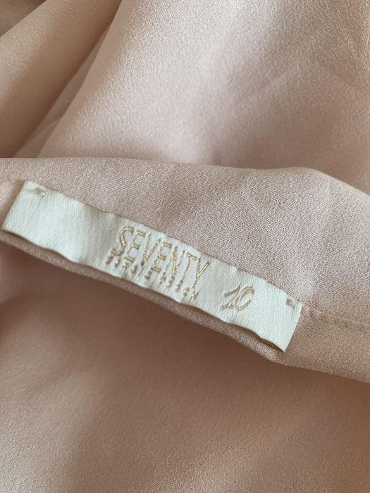 Elegancka sukienka seventy