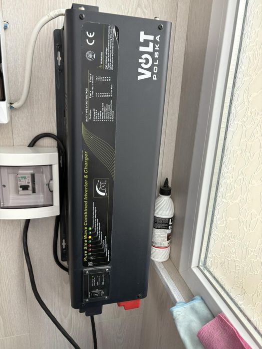 Інвертор VOLT Polska (з зарядним) — Pure Sine Wave
