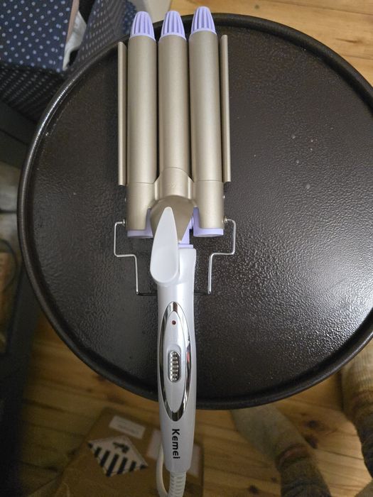 Плойка для волосся потрійний локон Kemei