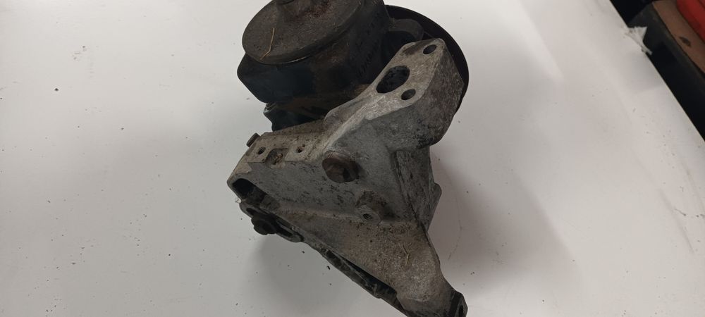 Bomba direcção mercedes 300d w123