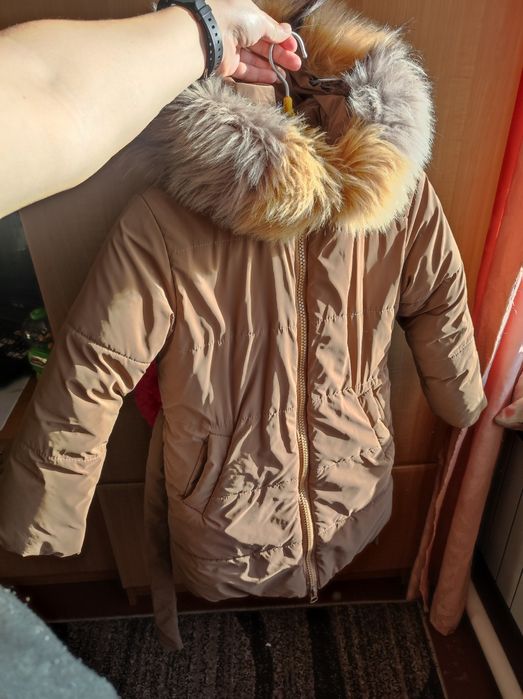 Продам зимову куртку для дівчинки