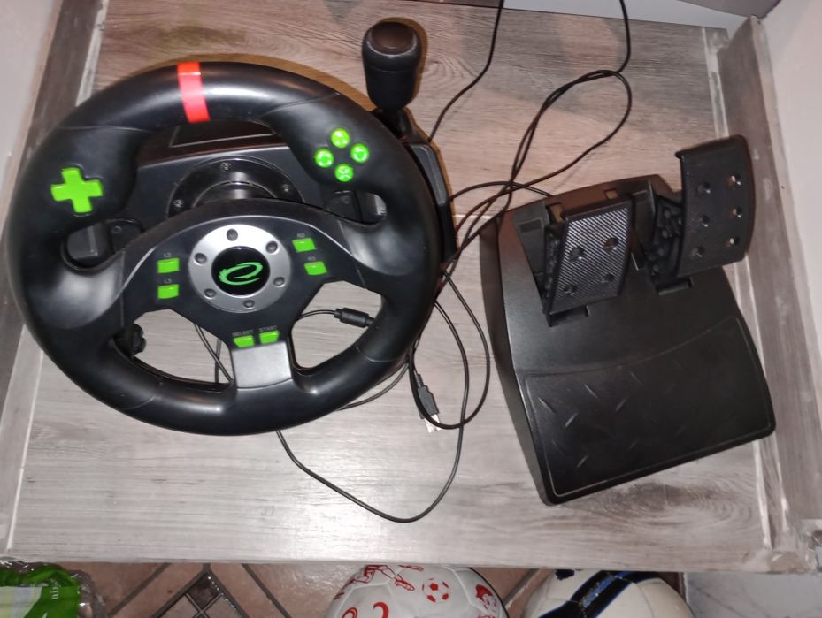 Kierownica do gier z biegami