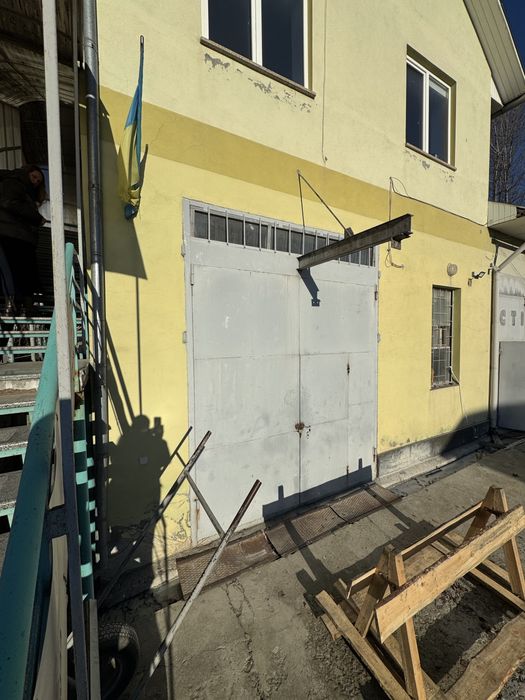 Здається прим під виробницьтво  та офіс