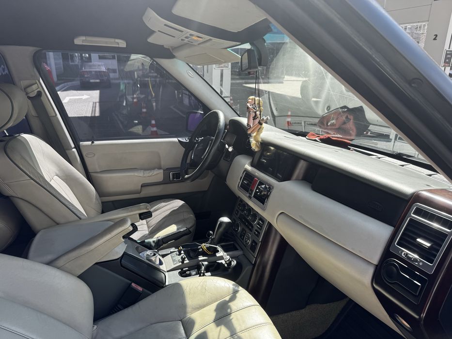 Land rover range rover