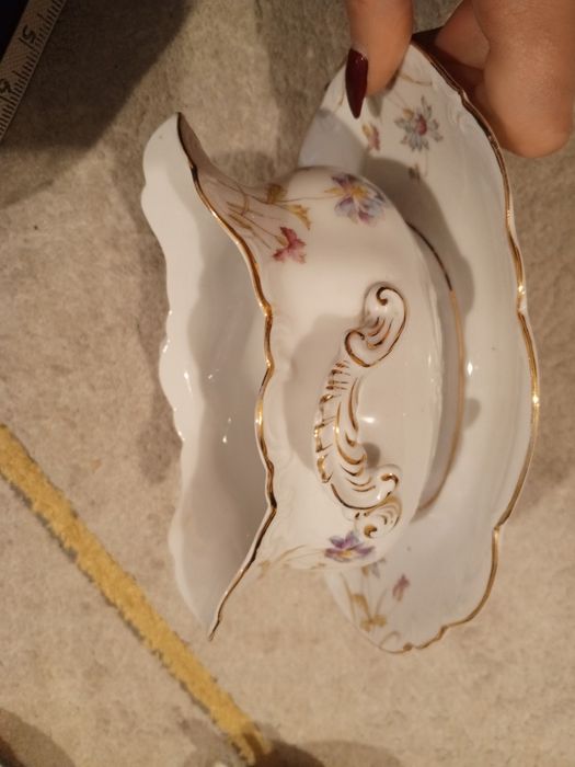 Sprzedam porcelanowa sosjerke