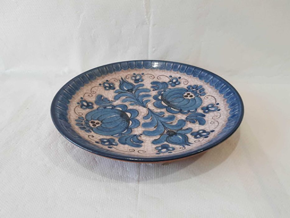 Ręcznie wykonany austriacki ścienny talerz ceramiczny sygnowany