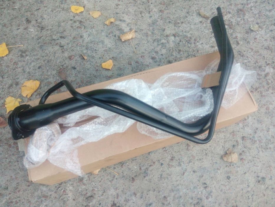 Заливная горловина бака Suzuki Swift с 2005 года