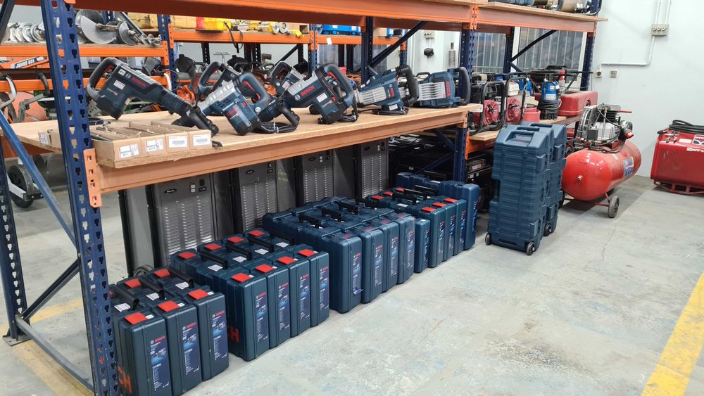 Wynajem Dostawa sprzętu budowlanego maszyn budowlanych Wypożyczalnia