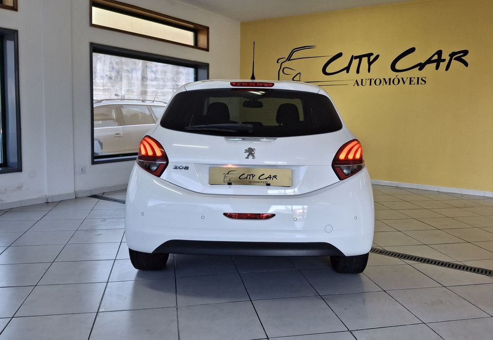 Peugeot 208 Signature