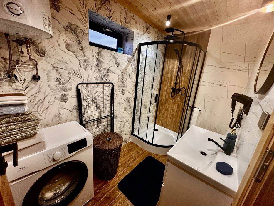 Stodoła Janusz z balią nad jeziorem