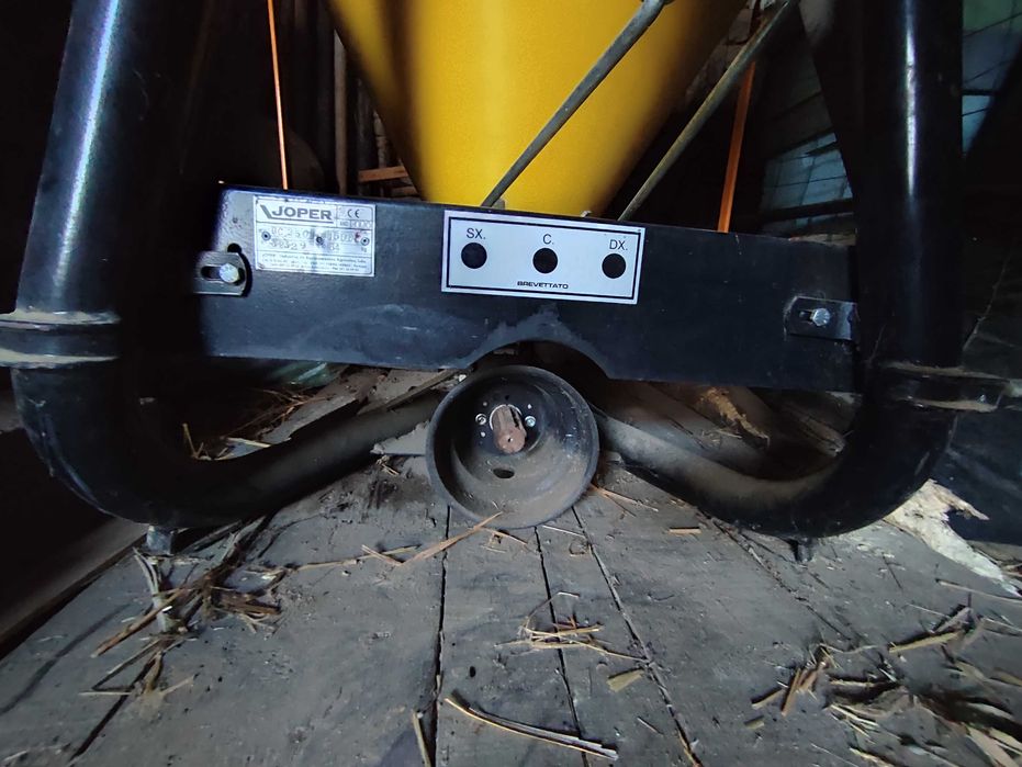 NOVO / SEM USO Distribuidor de Adubo/Sementes Joper DC 250 - Relíquia