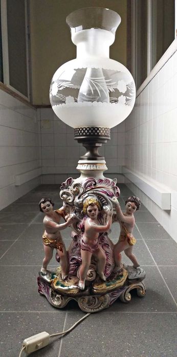 Candeeiro de Mesa em Porcelana (antiguidade)