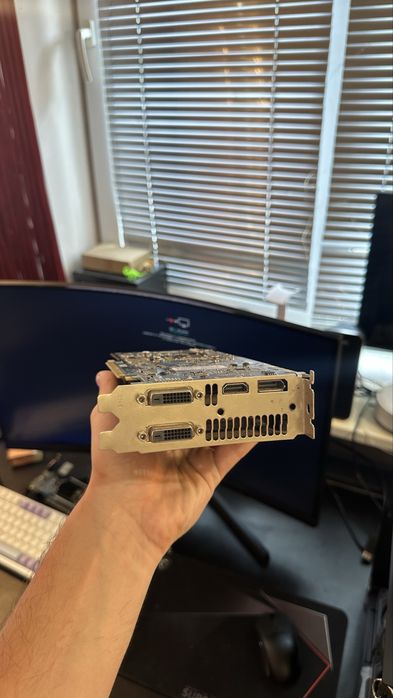 Видеокарта GTX 1070 8GD5 INNO3D нерабочая
