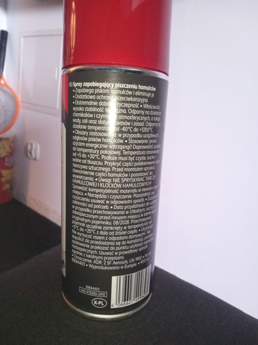 Spray na piszczące hamulce w aucie