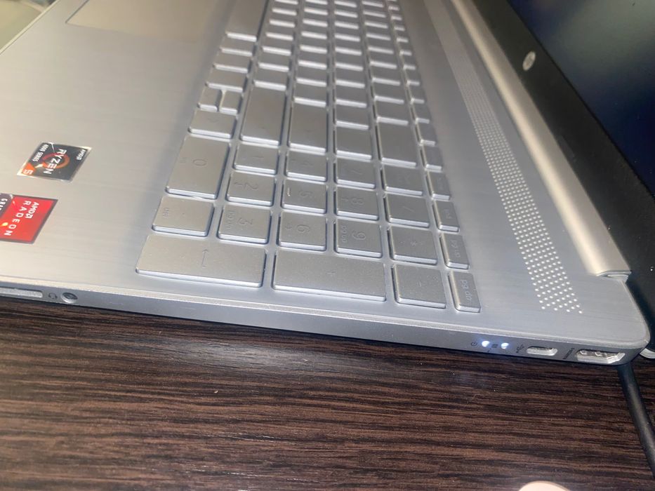 Ноутбук HP Ryzen Serie 5 Natural Silver