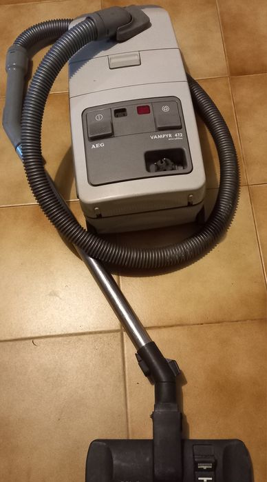 Aspirador AEG com boa aspiração