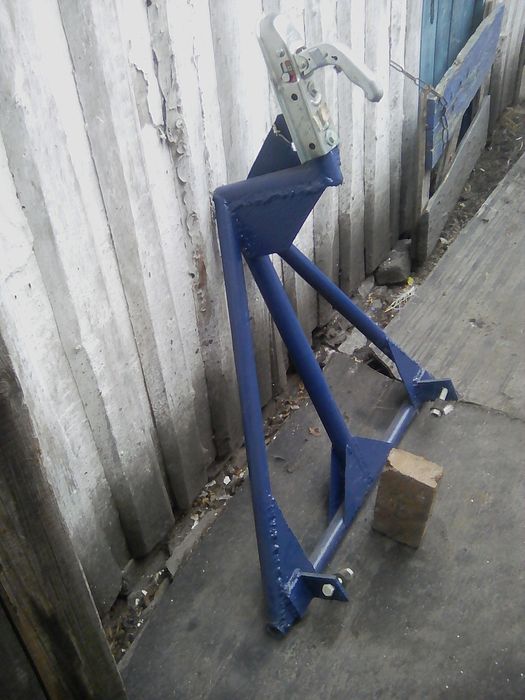 Жосткая сцепку для буксировки авто.