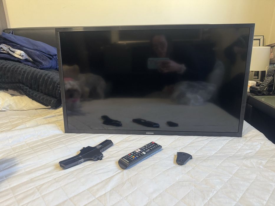 Televisão Samsung 32” (polegadas) smart tv 2023 cor preto. Só por msg