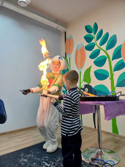 Шоу мильних бульбашок. Мильні бульбашки. Мыльные пузыри.