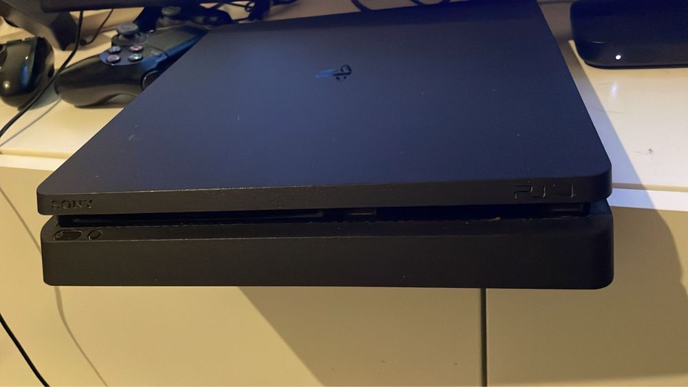 Playstation 4 slim