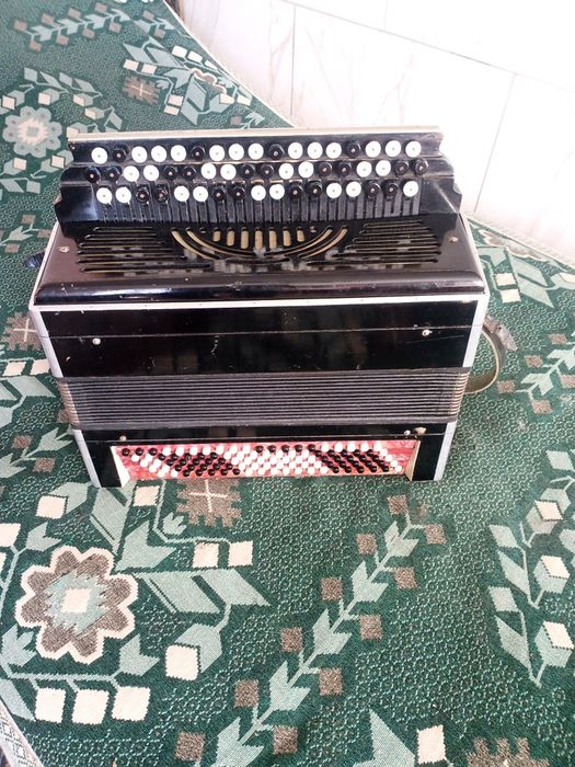 Продам два Тульских і баян Радуга