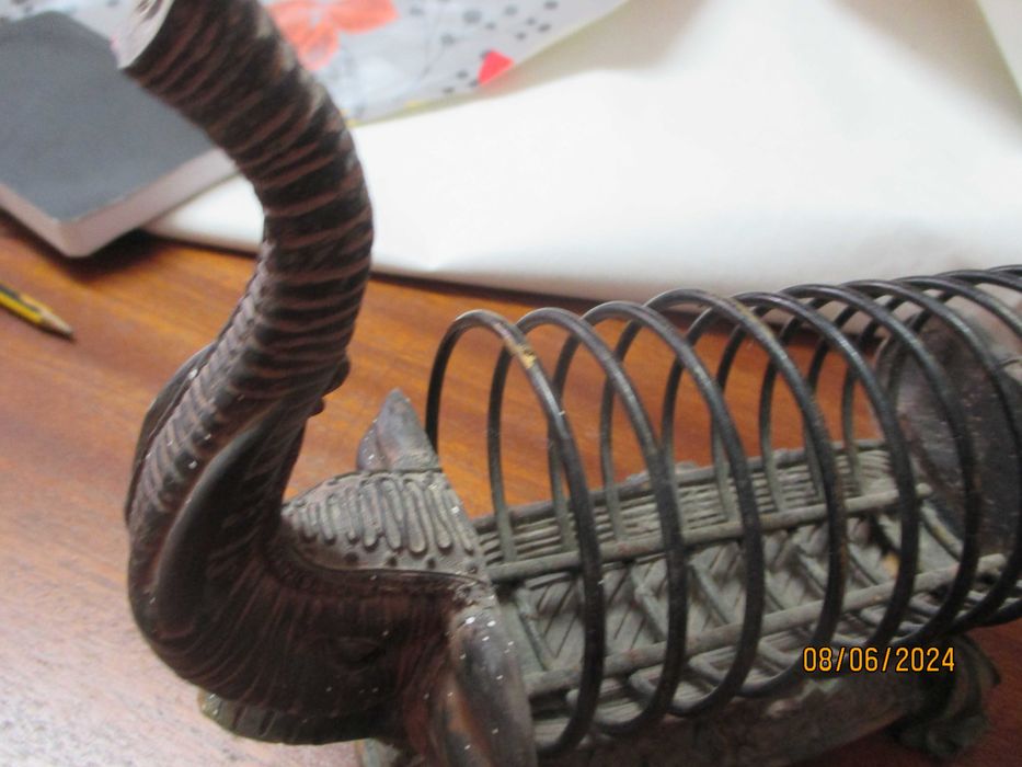 Peça metálica C/2 cabeças de elefante, para decoração ou...