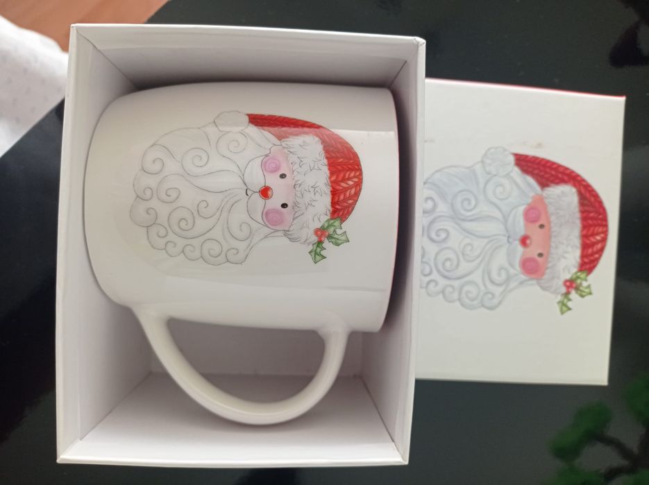 Caneca de loiça com caixa
