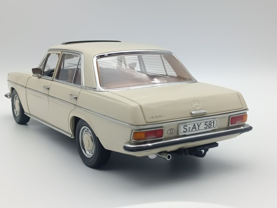Mercedes Benz 115 1:18 Sun star