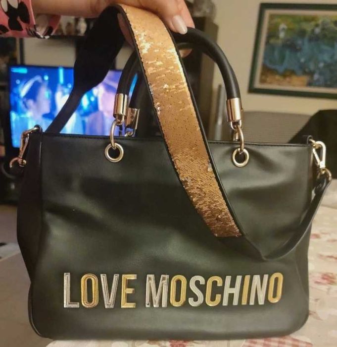 Mala love Moschino