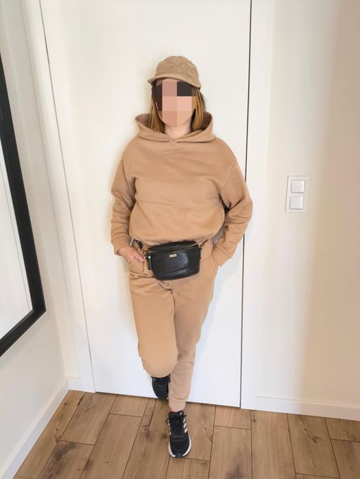 Beżowy dres uniwersalny