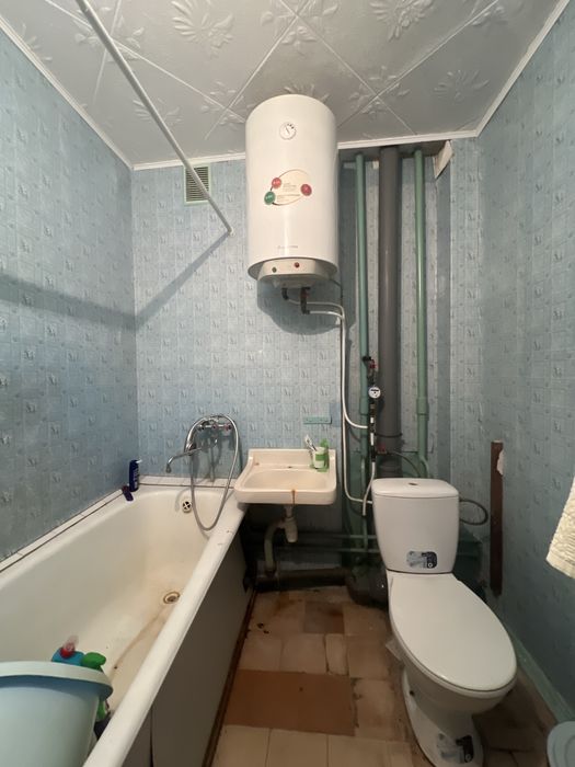 Продам 1 кімнатну квартиру .