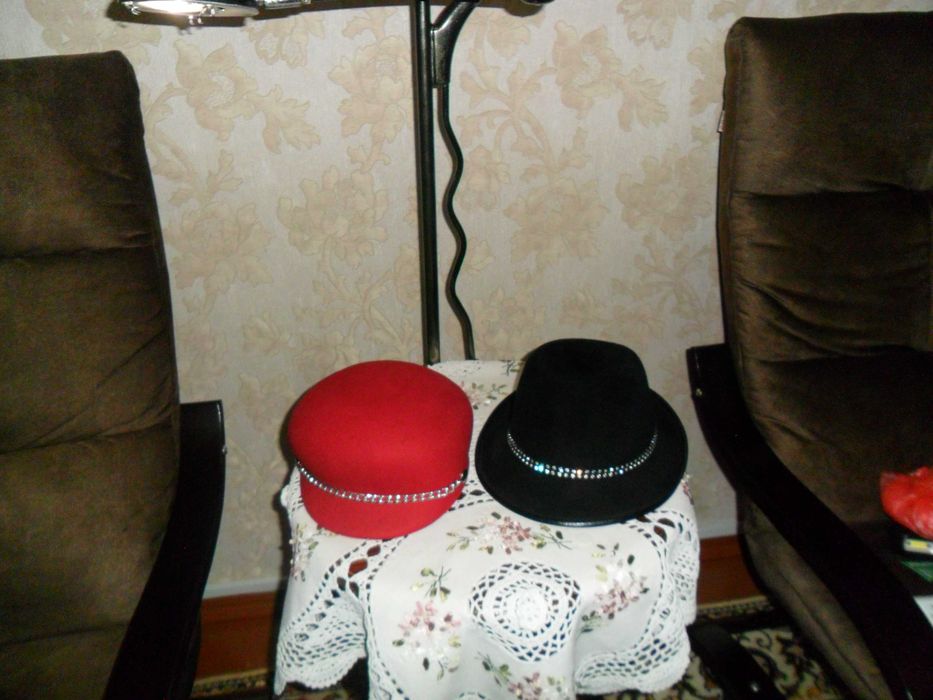Продам две женские шляпки, Фабричные.