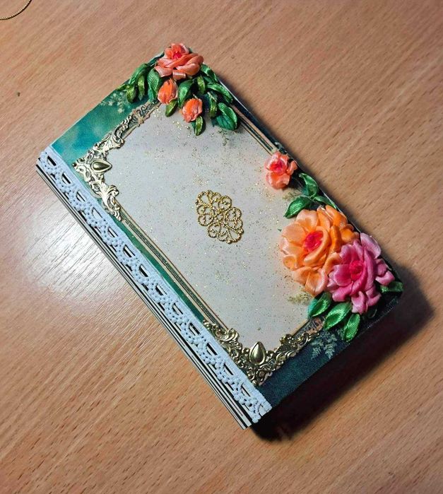 Купюрниці з вишивкою стрічками