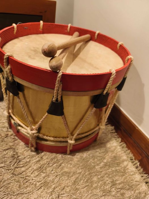 Caixa Nicolinas/Pinheiro com baquetas