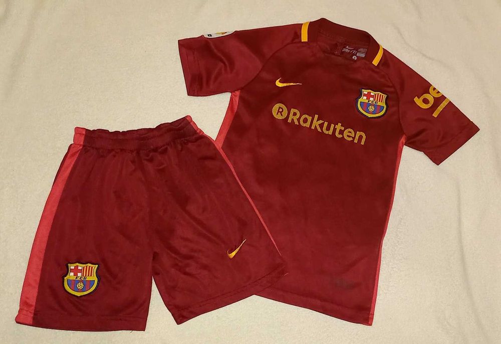 Футбольная форма на 5-8 лет .