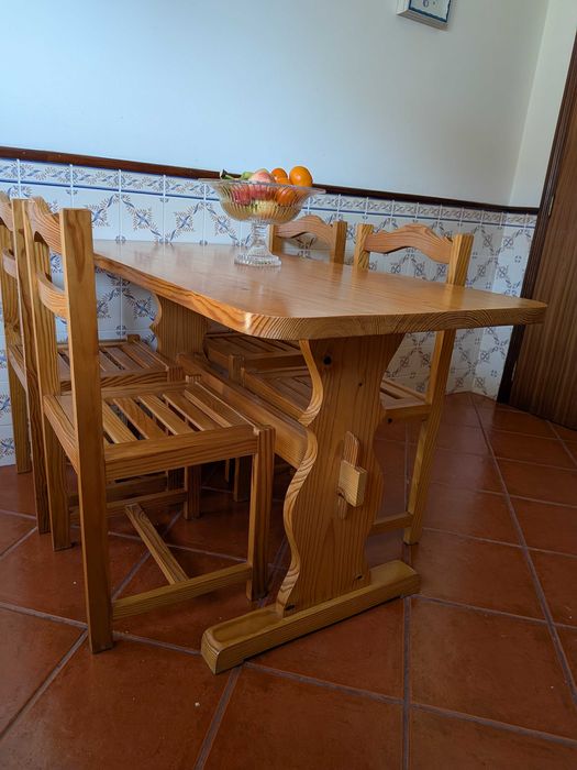 Mesa de refeição em Madeira Maciça com 6 Cadeiras
