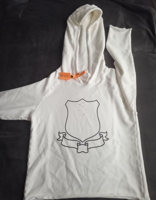 Number nine shield, white