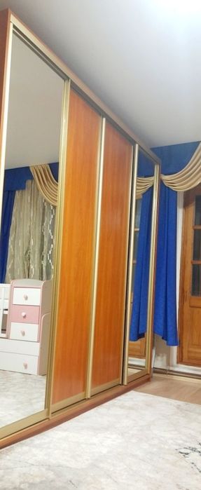 Шкаф-купе в гарному стані