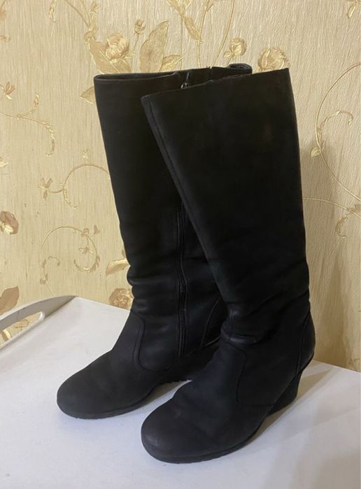 Фірмові жіночі зимові чоботи 38 р. устілка 25 см.